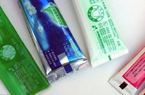 牙膏底部色条代表的化学成分 表示的含义是不同的